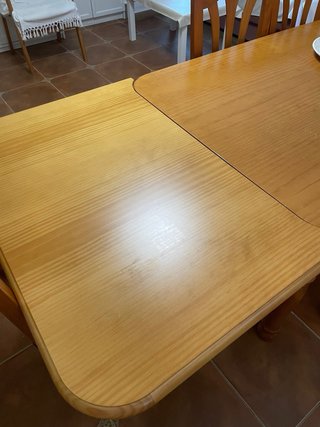 Mesa de comedor de madera rústica con 6 sillas