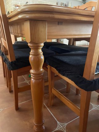 Mesa de comedor de madera rústica con 6 sillas