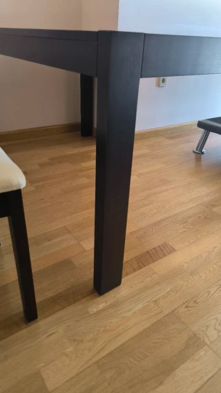 Mesa comedor y 6 sillas, madera oscura