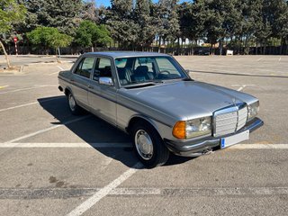 Mercedes Benz W123 230E 1982