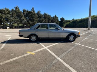 Mercedes Benz W123 230E 1982