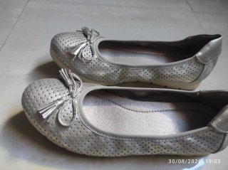 Zapatos Bailarinas Plateados con Lazo
