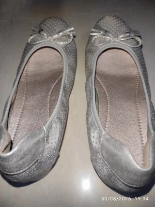 Zapatos Bailarinas Plateados con Lazo