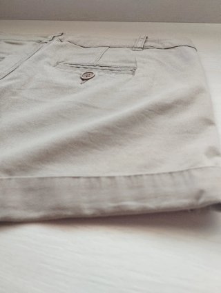 Pantalón corto beige mujer