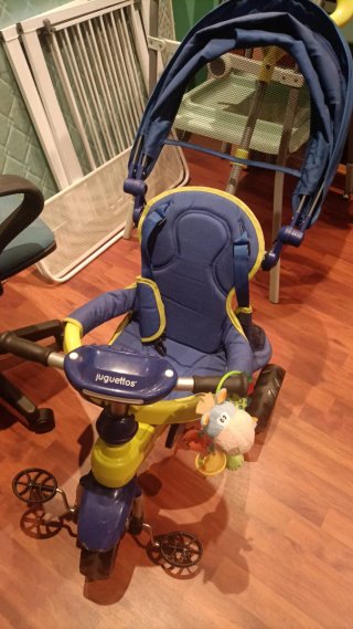 Triciclo de paseo Juguettos azul y amarillo