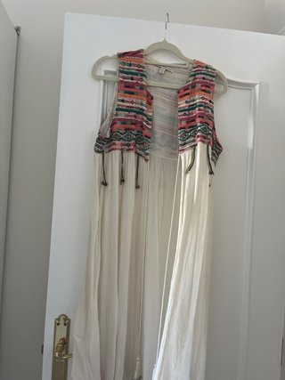 Chaleco largo Zara con abalorios