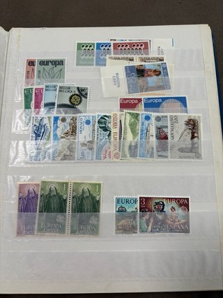 Album di francobolli mondiali
