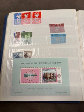 Album di francobolli mondiali