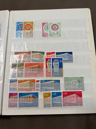 Album di francobolli mondiali