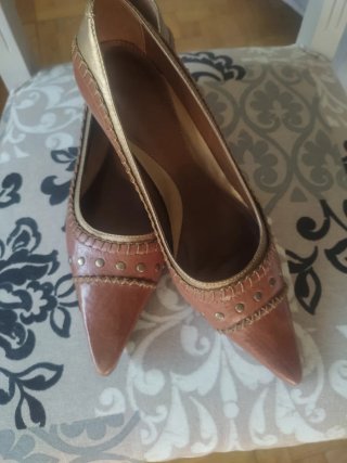 Zapatos italianos tacón marrón/dorado T37