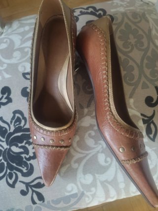 Zapatos italianos tacón marrón/dorado T37