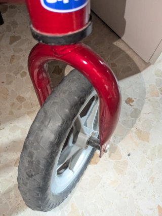 Bicicleta de equilibrio Chicco roja