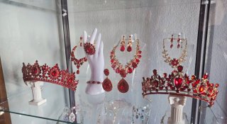 Vestido de Quinceañera Rojo y Dorado