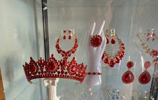 Vestido de Quinceañera Rojo y Dorado