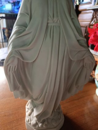 Figura Virgen Milagrosa en su base