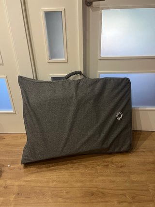 Cuna de viaje Bugaboo gris