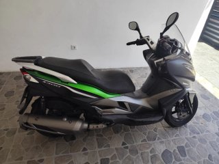 Kawasaki J300 ABS Maxi Scooter Negra/Verde