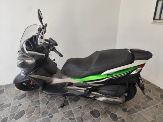 Kawasaki J300 ABS Maxi Scooter Negra/Verde