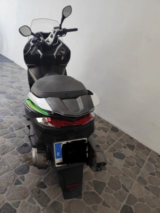 Kawasaki J300 ABS Maxi Scooter Negra/Verde