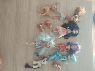 Muñecas Enchantimals y figuras