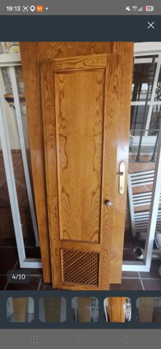 Puerta de madera maciza