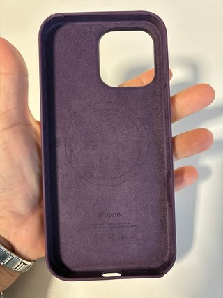 Funda iPhone 16 Pro Max MagSafe Morado