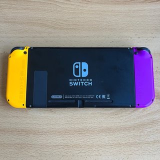 Nintendo Switch Morado/Amarillo con accesorios