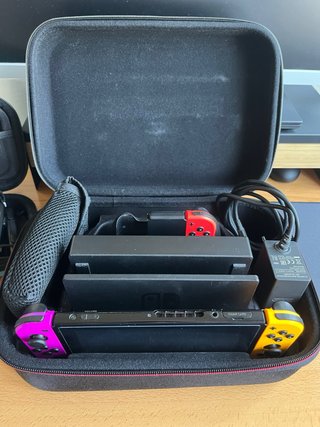 Nintendo Switch Morado/Amarillo con accesorios