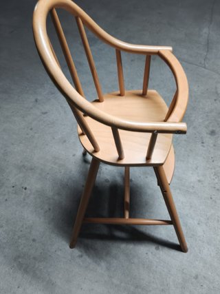 Trona de madera