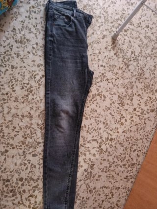Pantalones vaqueros grises