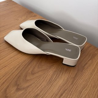 Mules Zara blancas punta cuadrada