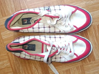 Zapatos Fila Blancos y Rojos
