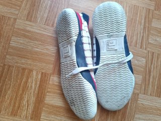 Zapatos Fila Blancos y Rojos