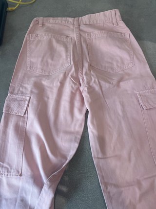 Pantalones cargo Stradivarius rosa mujer
