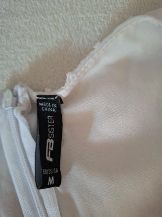 Mono corto blanco con volantes