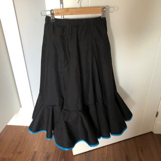 Falda flamenca negra con volante