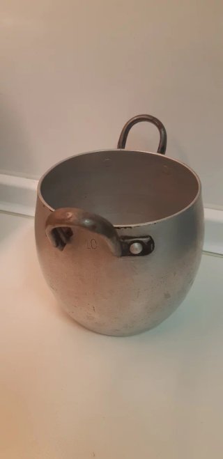 Piezas de cocina antiguas de aluminio