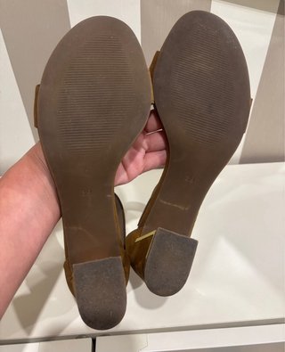 Sandalias Marrones con Tacón Dorado