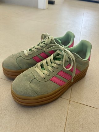 Zapatillas Adidas verdes y rosas