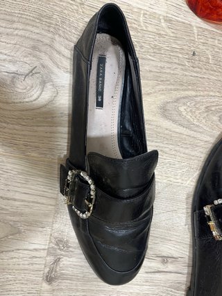 Mocasines negros de zara  mujer con hebilla