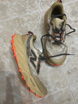 Zapatilla NewBalance Hierro V9 Trail Running Beige