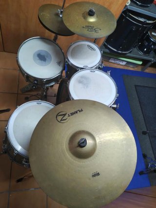 Batería Tama Rockstar Pro con Platos made in japan
