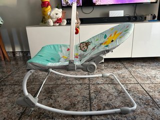 Hamaca para bebé con juguetes
