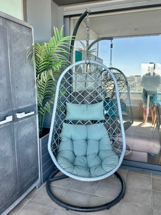 Sillón Huevo Terraza Gris y Turquesa
