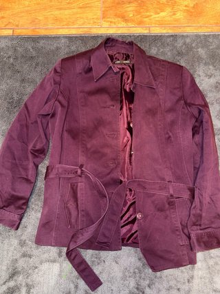 Chaqueta de mujer con cinturón morado