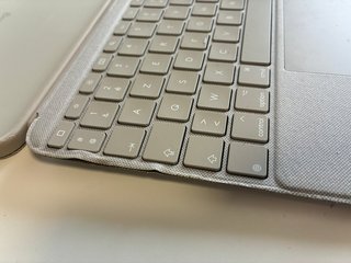 Logitech Combo Touch iPad Pro 11 Gris