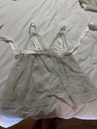 Pijama satén y encaje beige talla única