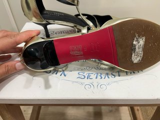 Sandalias doradas Teria Yabar tacón fino