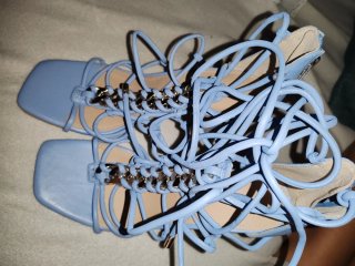 Sandalias Guess azules con cadena dorada a estrena