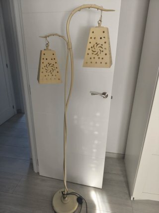 Lámpara de pie beige metal